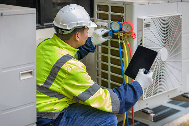Professional Hvac technician working in Black Diamond, FL
